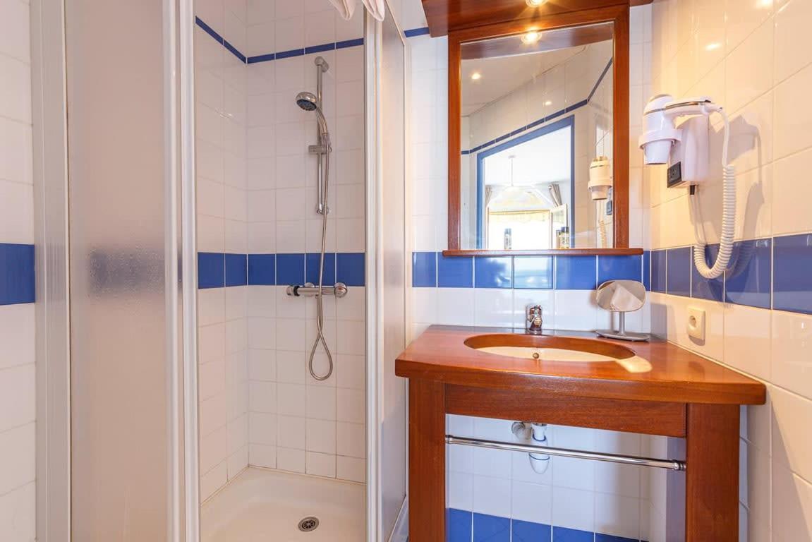 Les Pieds Dans L'Eau - Appartment 1 - Vue Mer Канкаль Экстерьер фото